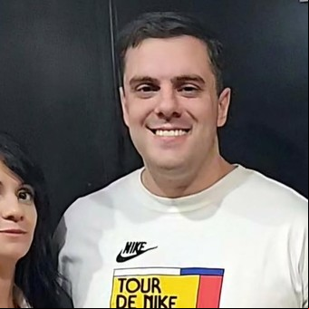 El "Gordo Dan" hizo echar a otro funcionario: sacaron al titular del PAMI de Junín tras el tuit de una influencer que denunció ser discriminada por militar en "Las Fuerzas del Cielo"