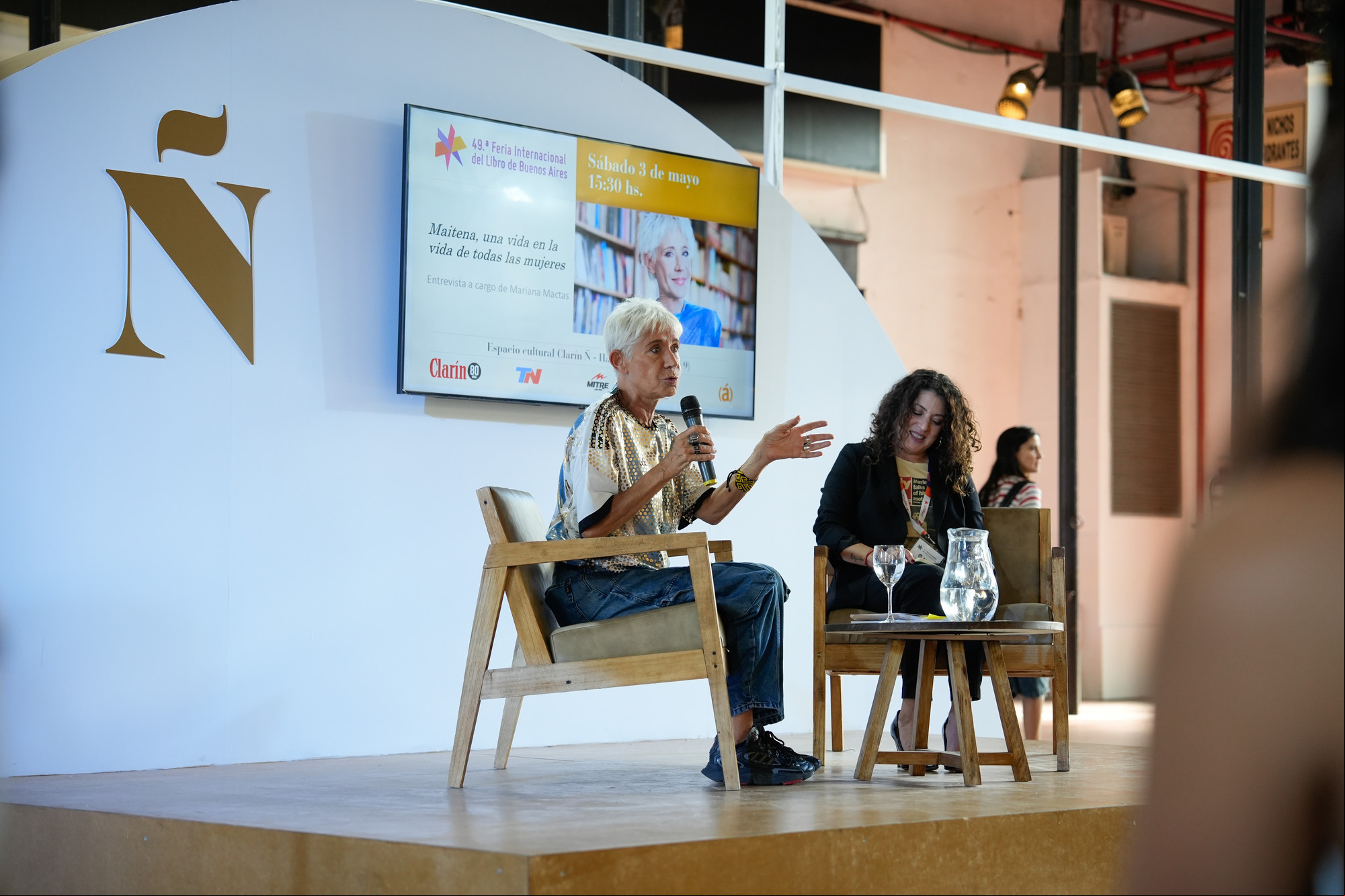 Humor y feminismo: Maitena reflexionó en la Feria sobre sus tiras en Clarín y sobre las redes
