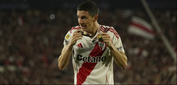 Nacho Fernández y la noche del reencuentro con su mejor versión: manejó la batuta de un River que llega entonado a los Playoffs
