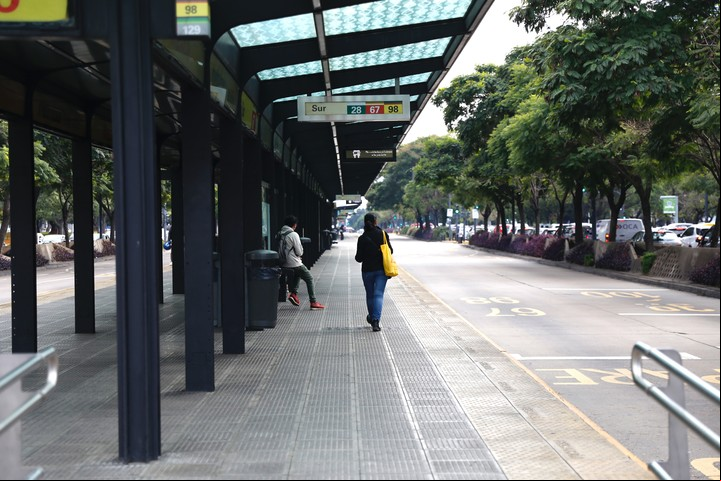 Paro de colectivos. Paradas vacías en el Metrobus de la avenida 9 de Julio. Foto Francisco Loureiro