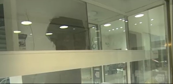 Abrieron un boquete y vaciaron una joyería en el centro de Morón