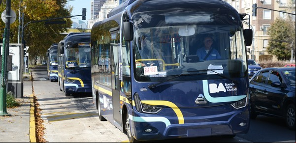 Empieza a funcionar la primera línea de colectivos eléctricos en la Ciudad: cómo será el recorrido y qué frecuencia tendrá