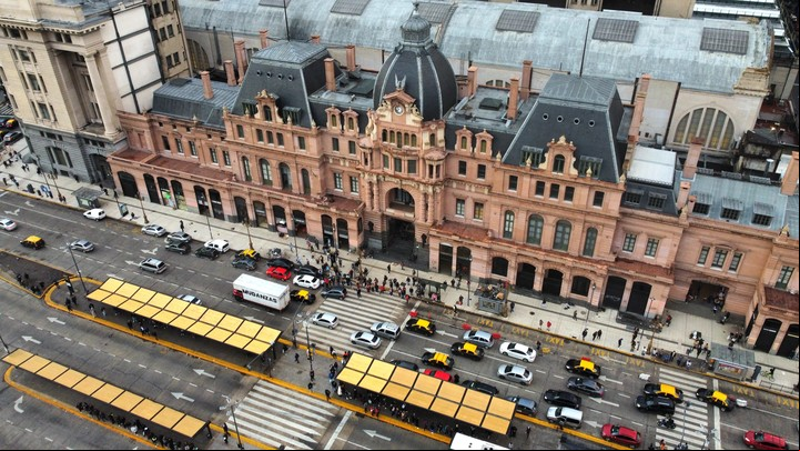 Vista de dron Plaza Constitución durante el Paro colectivos