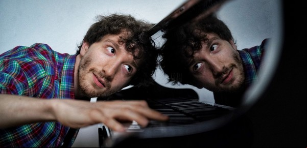 Es matemático, pianista e hijo de un Les Luthiers: quién es Teo López Puccio y qué hace en teatro