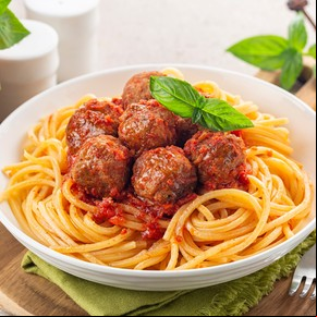 Tallarines con albóndigas