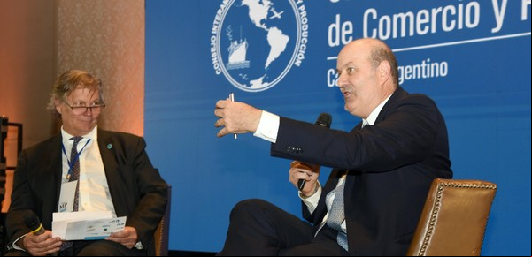 Cruce entre Sturzenegger y los empresarios: "No me vengan a pedir que baje impuestos, pidan que baje el gasto" 
