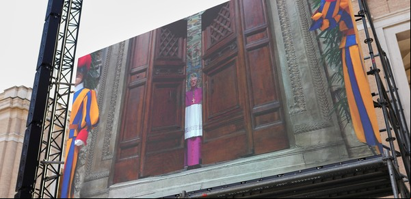 Cónclave: aislados del mundo y encerrados "con llave", 133 cardenales de todo el mundo comienzan a votar al sucesor del papa Francisco