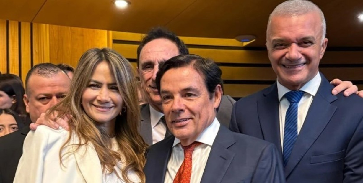 Los senadores Sonia Rojas Decut y Carlos Arce junto a Carlos Rovira, el mandamás de Misiones.