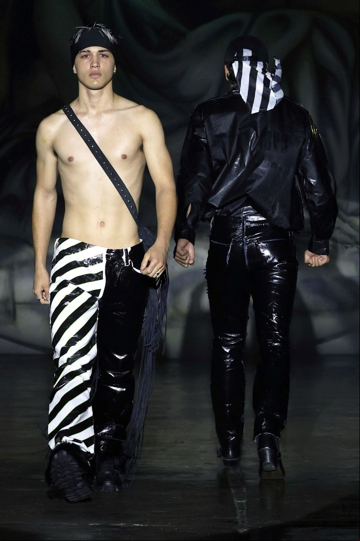 NCNL. Una propuesta entre desfile, instalación y rito colectivo. Foto: Gentileza Designers BA