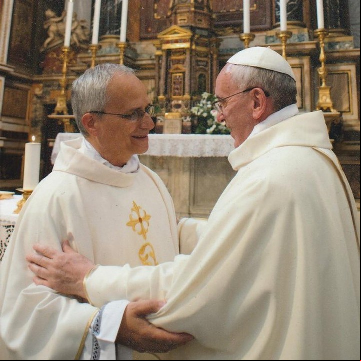 Jorge Bergoglio y Robert Prevost en la iglesia San Agustín. Foto: Z Profético.