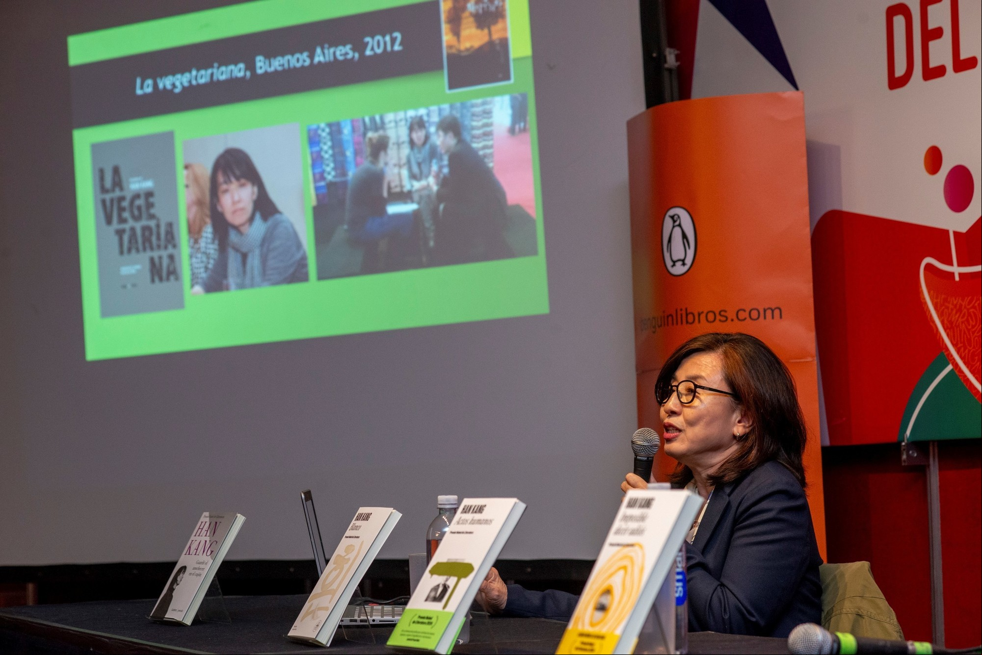 A la distancia, la ganadora del Premio Nobel de Literatura Han Kang participó de la Feria