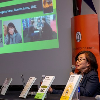 A la distancia, la ganadora del Premio Nobel de Literatura Han Kang participó de la Feria