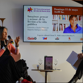 Claudia Piñeiro recorrió el trasfondo social y político de su nueva novela, "La muerte ajena"
