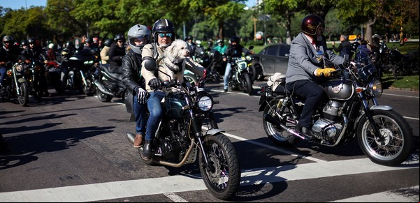 DGR 2025: una marea de motos clásicas recorrió la Ciudad para concientizar sobre dos problemas de salud en los hombres