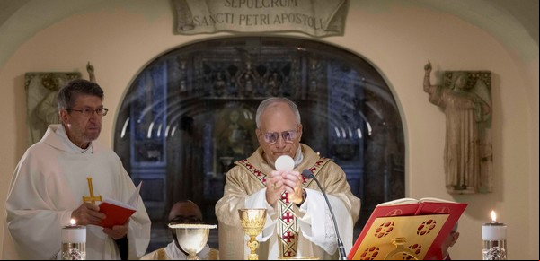 “¡Nunca más la guerra!”, gritó el flamante papa León XIV ante más de 100 mil personas: nombró a Ucrania, Gaza y otros focos bélicos en la plaza de San Pedro
