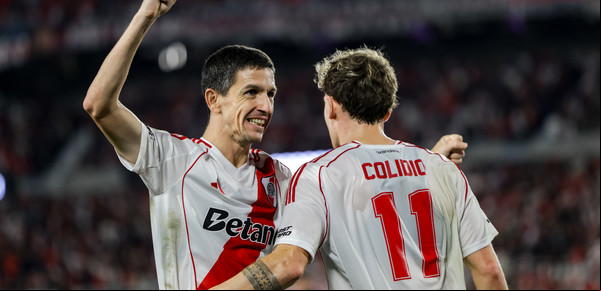 River goleó a Barracas, sigue de fiesta en el Monumental y jugará los cuartos de final con Platense