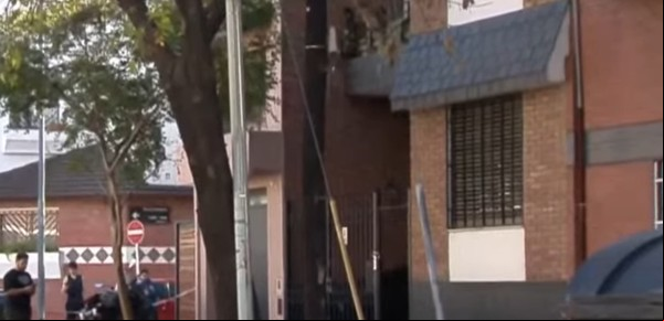 Un jubilado murió de un infarto cuando entraron a robarle en su casa de Parque Chacabuco: demoraron a su cuidadora