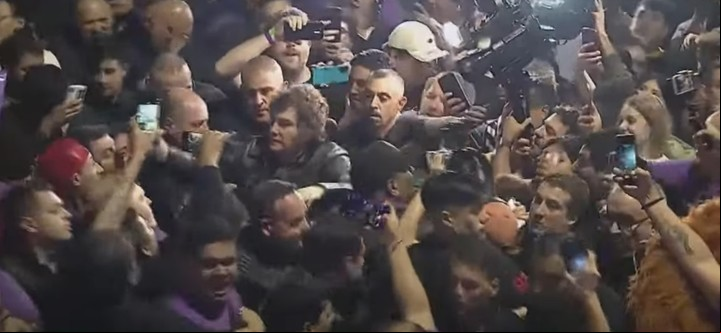 Le robaron al cronista de LN+ cuando Javier Milei llegaba al acto de cierre de campaña de Manuel Adorni