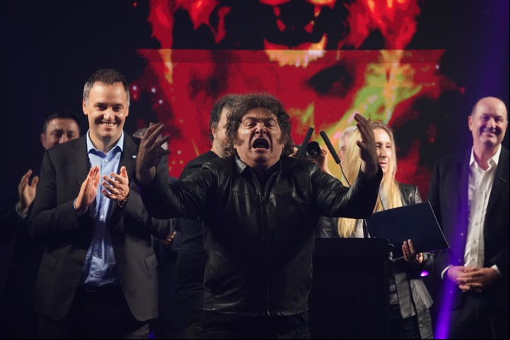 Milei en el acto de cierre de campaña de Adorni. Foto Juano Tesone
