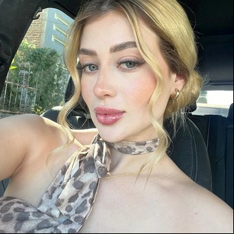 Quién es la misteriosa mujer que aparece en el video del asesinato de la influencer Valeria Márquez