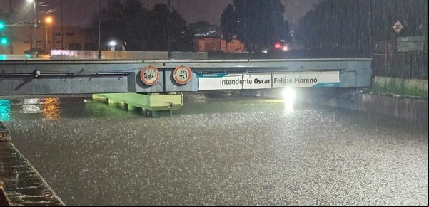 Alerta roja por tormentas en Buenos Aires: inundaciones en Zárate y Campana, evacuados y autos varados