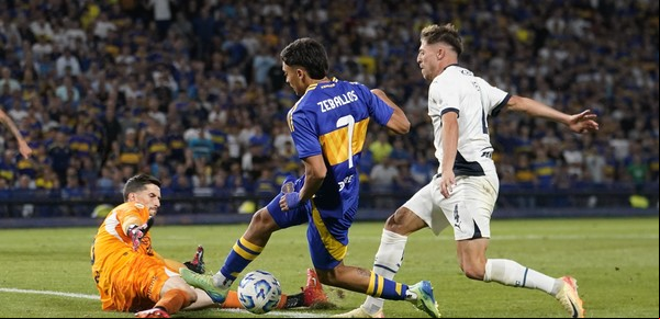 Boca - Independiente y una final anticipada a pura presión por los cuartos de final del Torneo Apertura: ¿pesa más el mal semestre del Xeneize o los 23 años sin títulos del Rojo?