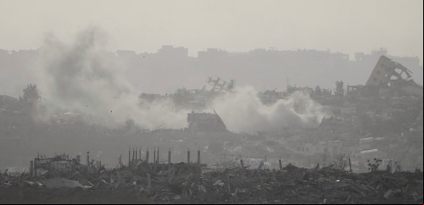 Israel lanzó "extensas" operaciones terrestres en Gaza: los bombardeos dejan al menos 103 muertos