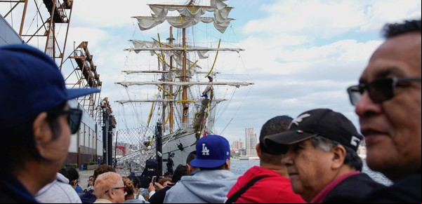 “Había marineros colgando”: el desgarrador relato de un testigo del choque del buque contra el puente de Brooklyn