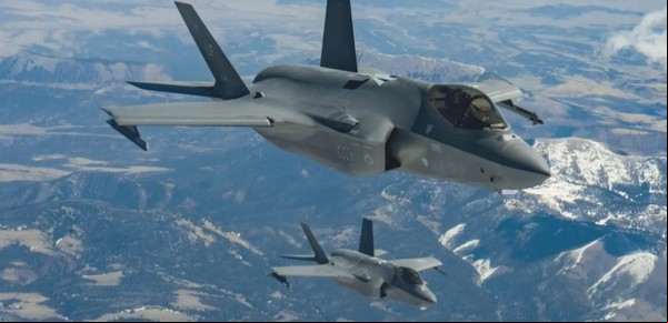 Lo ocultaron: un OVNI impactó contra un caza de la Fuerza Aérea de EE.UU. 