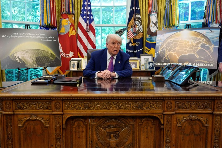 Donald Trump anuncia la cúpula dorada de Estados Unidos. Foto AP