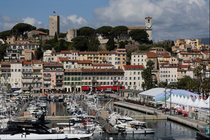 Embarcaciones de lujo en la zona "vieja" de Cannes. Foto Reuters