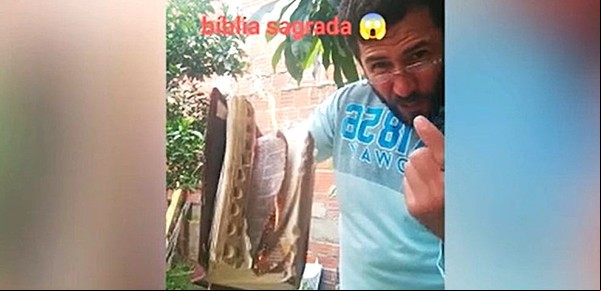 Apareció muerto a tiros el hombre que se filmó prendiendo fuego una Biblia en redes sociales