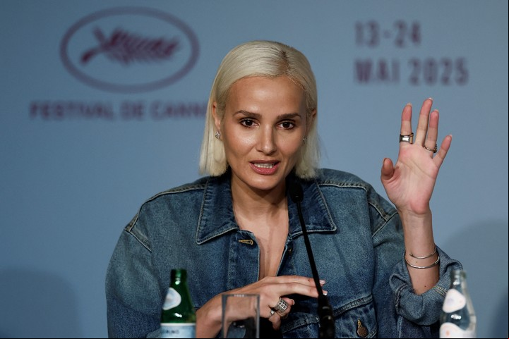 Julia Ducournau en su conferencia de prensa. "Alpha" es un plomo. Foto Reuters