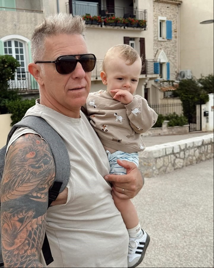 Fantino y su hijo en Antibes. Foto: Instagram.
