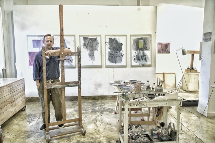 En el estudio. Guillermo Kuitca tiene el estudio en otro piso de su casa. /Foto: Ariel Grinberg