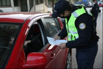 Detuvieron a un conductor que manejaba sin registro desde 1987