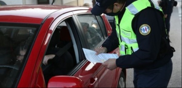Detuvieron a un conductor que manejaba sin registro desde 1987