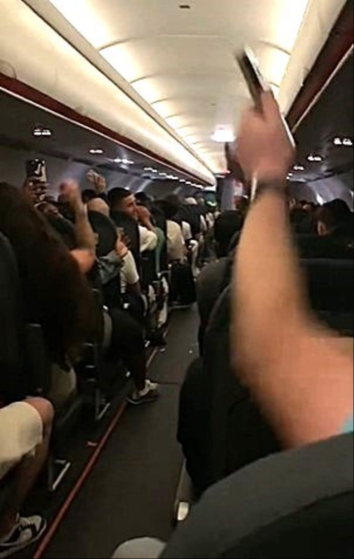 En el video se logra escuchar el griterío y alboroto de los pasajeros. Captura TikTok @kiribarrachi