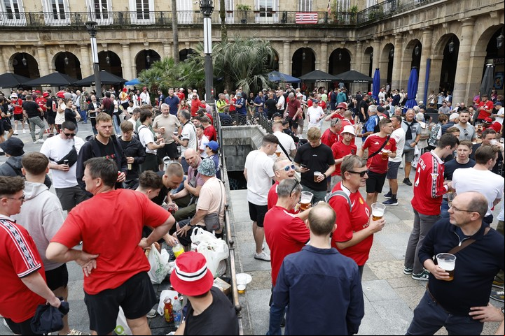 Los hinchas del United copar Bilbao.
Foto: EFE