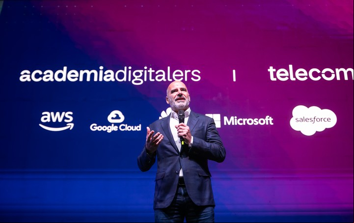 El CEO de Telecom, Roberto Nobile, en la presentación de Academia Digitalers.