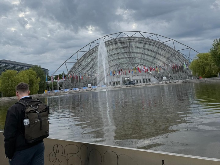 ITF 2025. El escenario del Foro Internacional de Transporte, en Leipzig, Alemania, donde se discuten políticas de movilidad. Foto Clarín