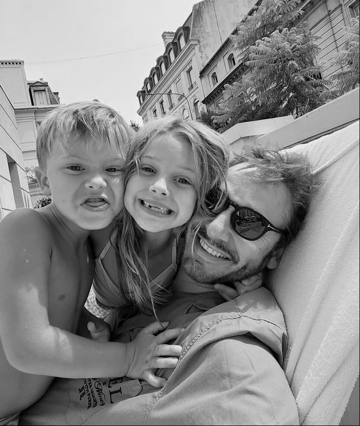 Benjamín Vicuña y sus hijos con La China: Amancio y Magnolia. Foto: Instagram