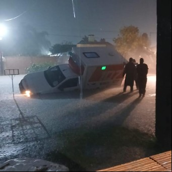 Una mujer murió y más de 110 personas fueron evacuadas por un fuerte temporal en Santa Fe: llovieron 400 mm en pocas horas