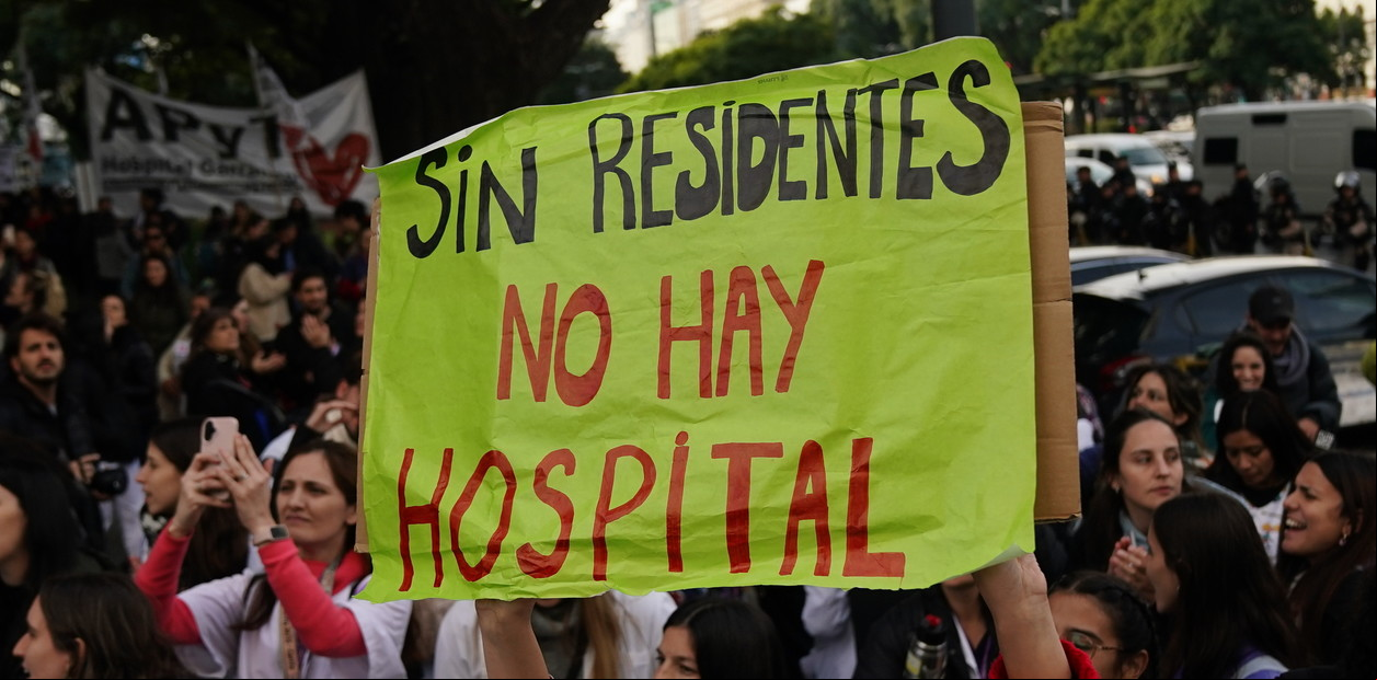 Conflicto en el Garrahan: los límites para la motosierra y la batalla cultural de Milei