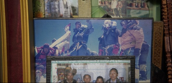El sherpa que batió el récord del Monte Everest ve un futuro de montañas sin nieve y menos guías
