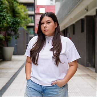 Quién es Gigi Perez, la artista queer que puso audios de su hermana muerta en una canción y escandalizó a la Iglesia